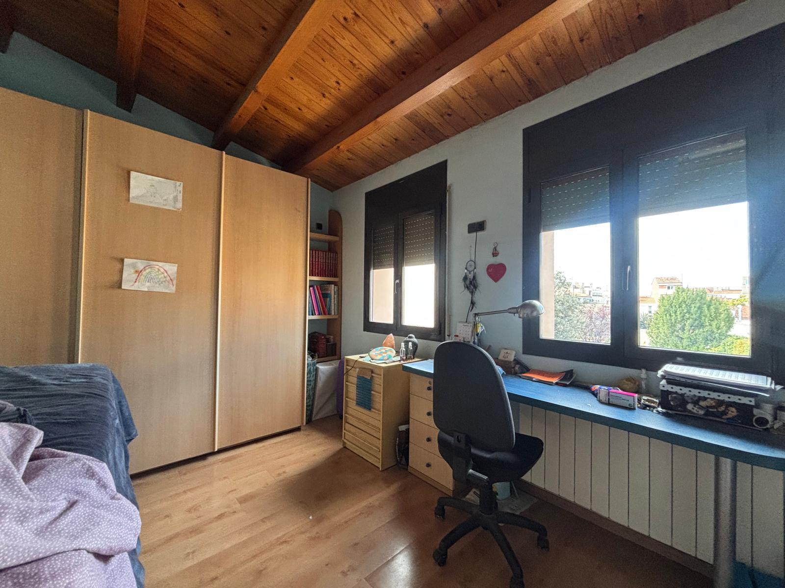 Imagen 15 Casa Adosada en venta en Sabadell / Zona centro junto todos lo servicios y transporte.