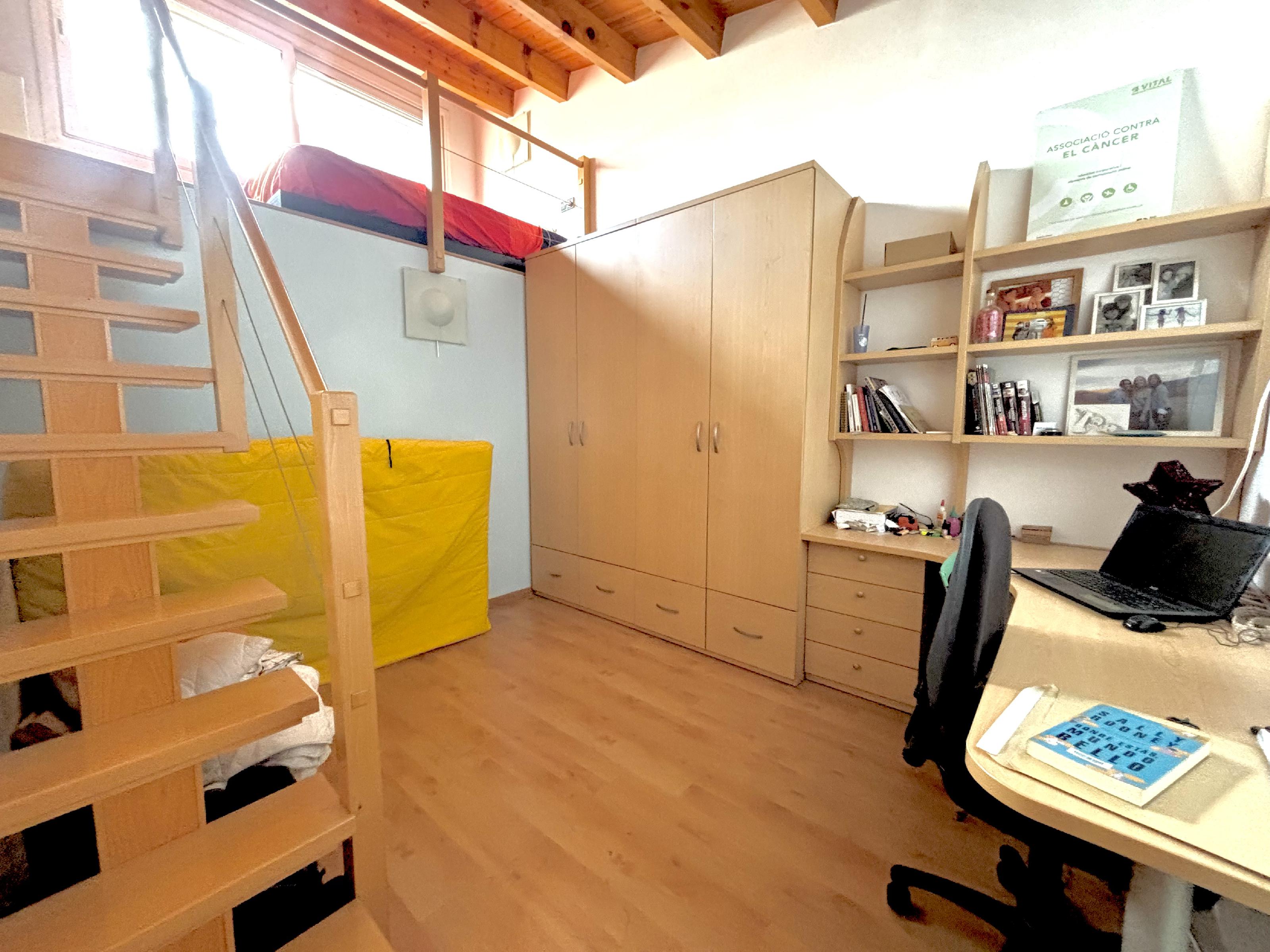 Imagen 17 Casa Adosada en venta en Sabadell / Zona centro junto todos lo servicios y transporte.