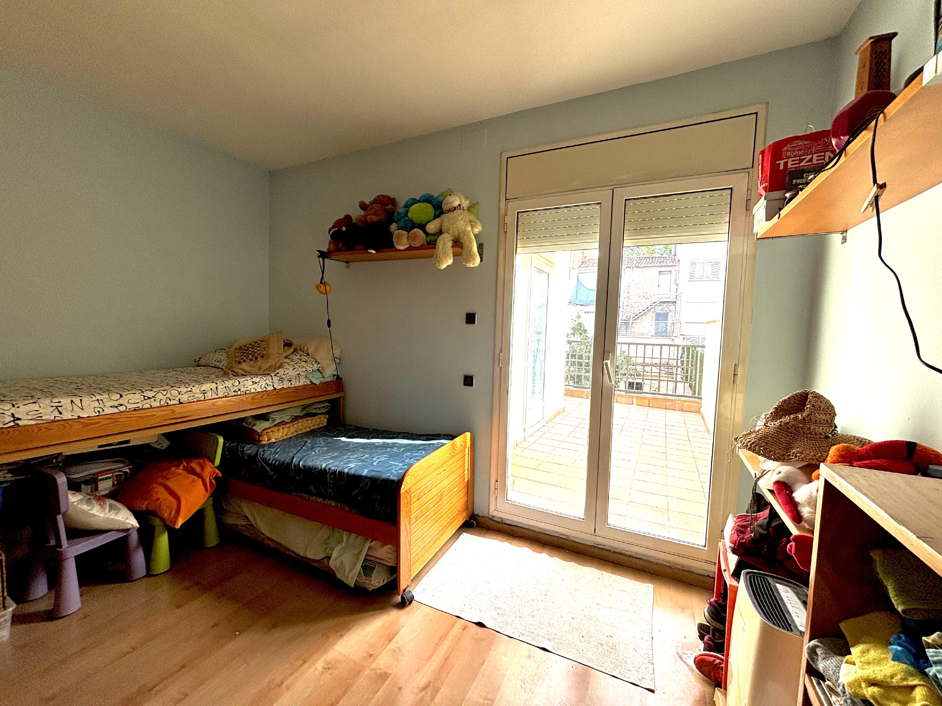 Imagen 7 Casa Adosada en venta en Sabadell / Zona centro junto todos lo servicios y transporte.