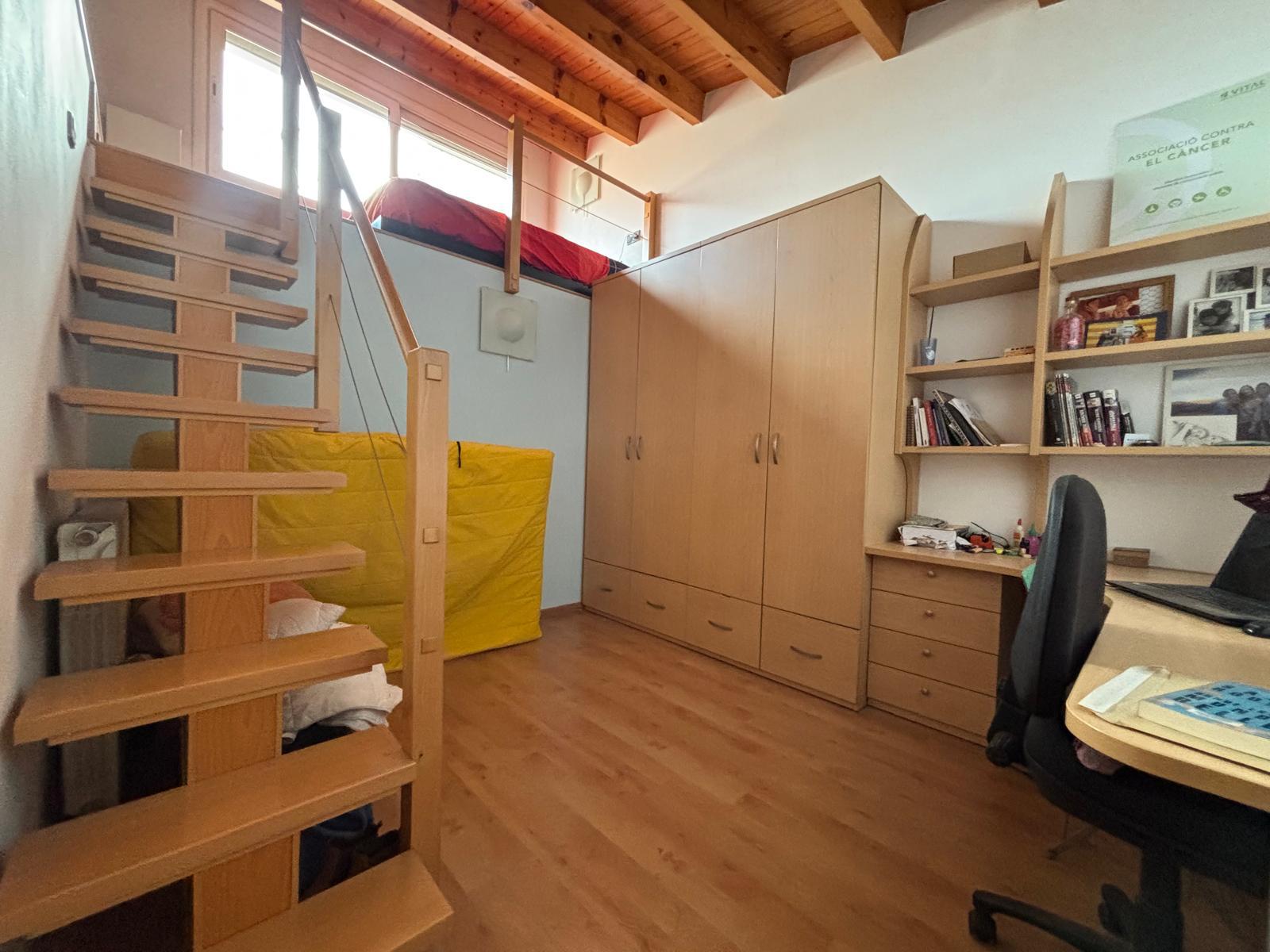 Imagen 22 Casa Adosada en venta en Sabadell / Zona centro junto todos lo servicios y transporte.