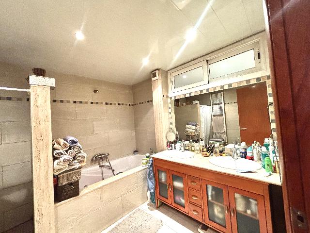 Imagen 16 Inmueble 297144 - Casa Adosada en venta en Sabadell / Zona centro junto todos lo servicios y transporte.