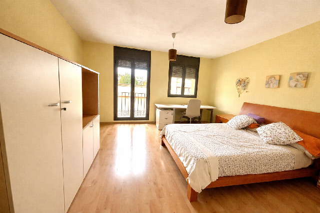 Imagen 4 Inmueble 297144 - Casa Adosada en venta en Sabadell / Zona centro junto todos lo servicios y transporte.