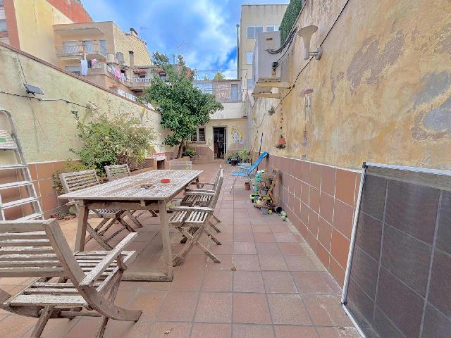 Imagen 3 Inmueble 297144 - Casa Adosada en venta en Sabadell / Zona centro junto todos lo servicios y transporte.