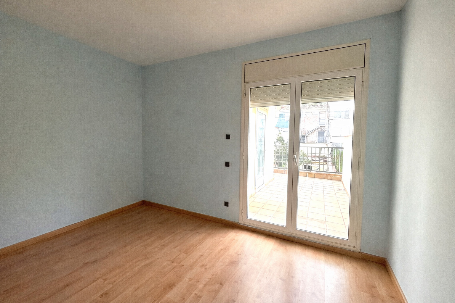 Imagen 6 Casa Adosada en venta en Sabadell / Zona centro junto todos lo servicios y transporte.