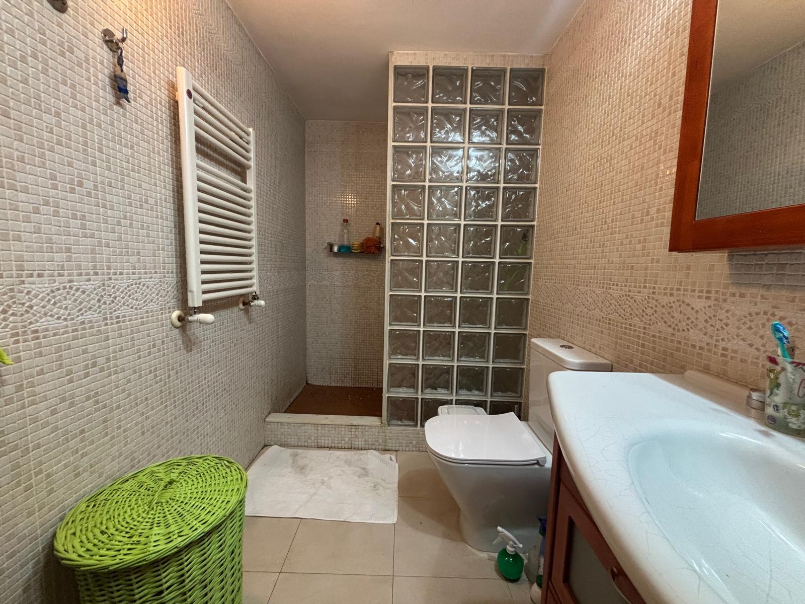 Imagen 21 Casa Adosada en venta en Sabadell / Zona centro junto todos lo servicios y transporte.