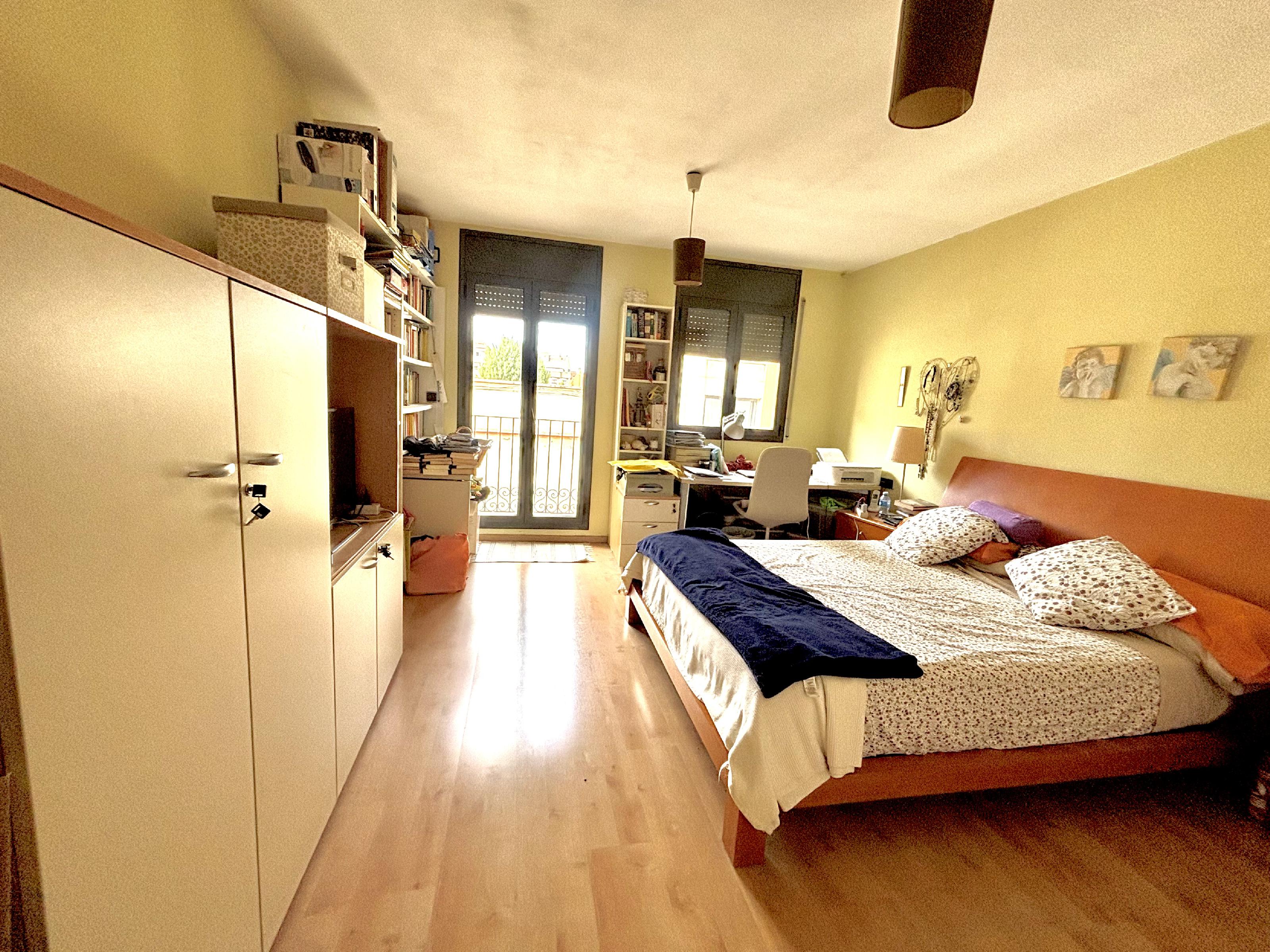 Imagen 13 Casa Adosada en venta en Sabadell / Zona centro junto todos lo servicios y transporte.