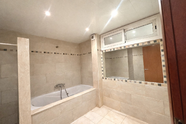 Imagen 5 Inmueble 297144 - Casa Adosada en venta en Sabadell / Zona centro junto todos lo servicios y transporte.