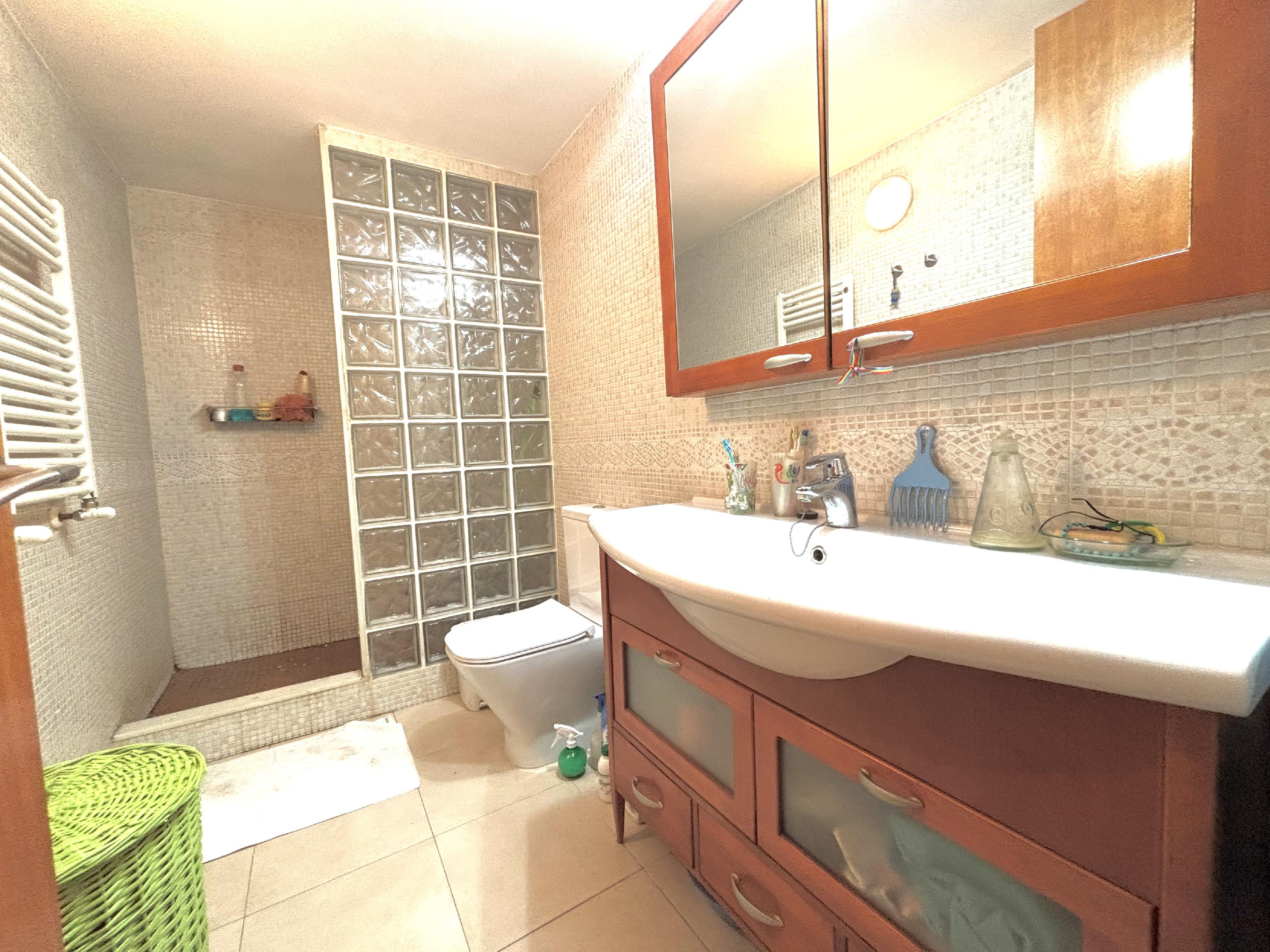 Imagen 27 Casa Adosada en venta en Sabadell / Zona centro junto todos lo servicios y transporte.