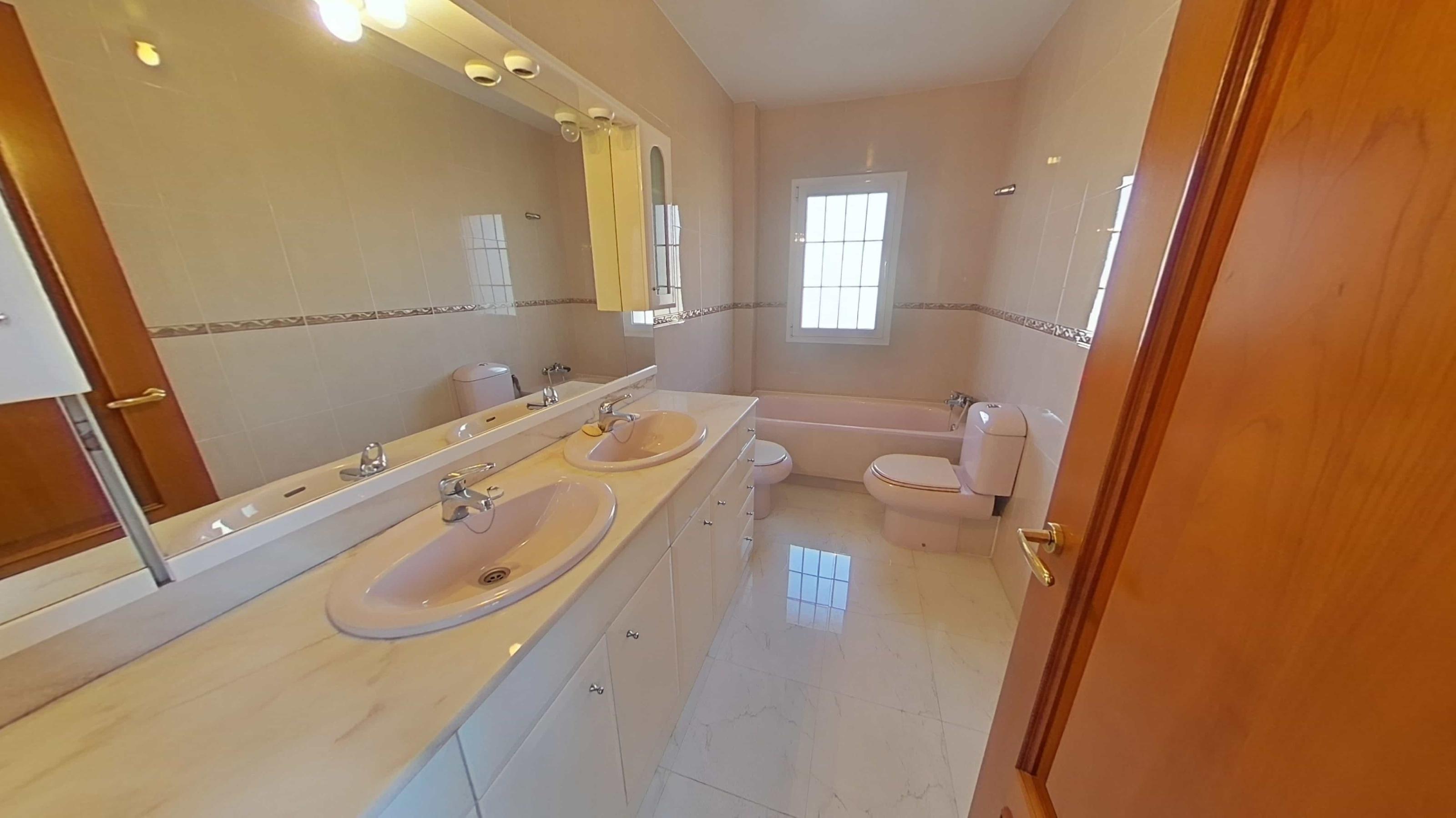 Imagen 13 Casa en venta en Montcada I Reixac / Santa María de Montcada, cerca del parque de Can Olller