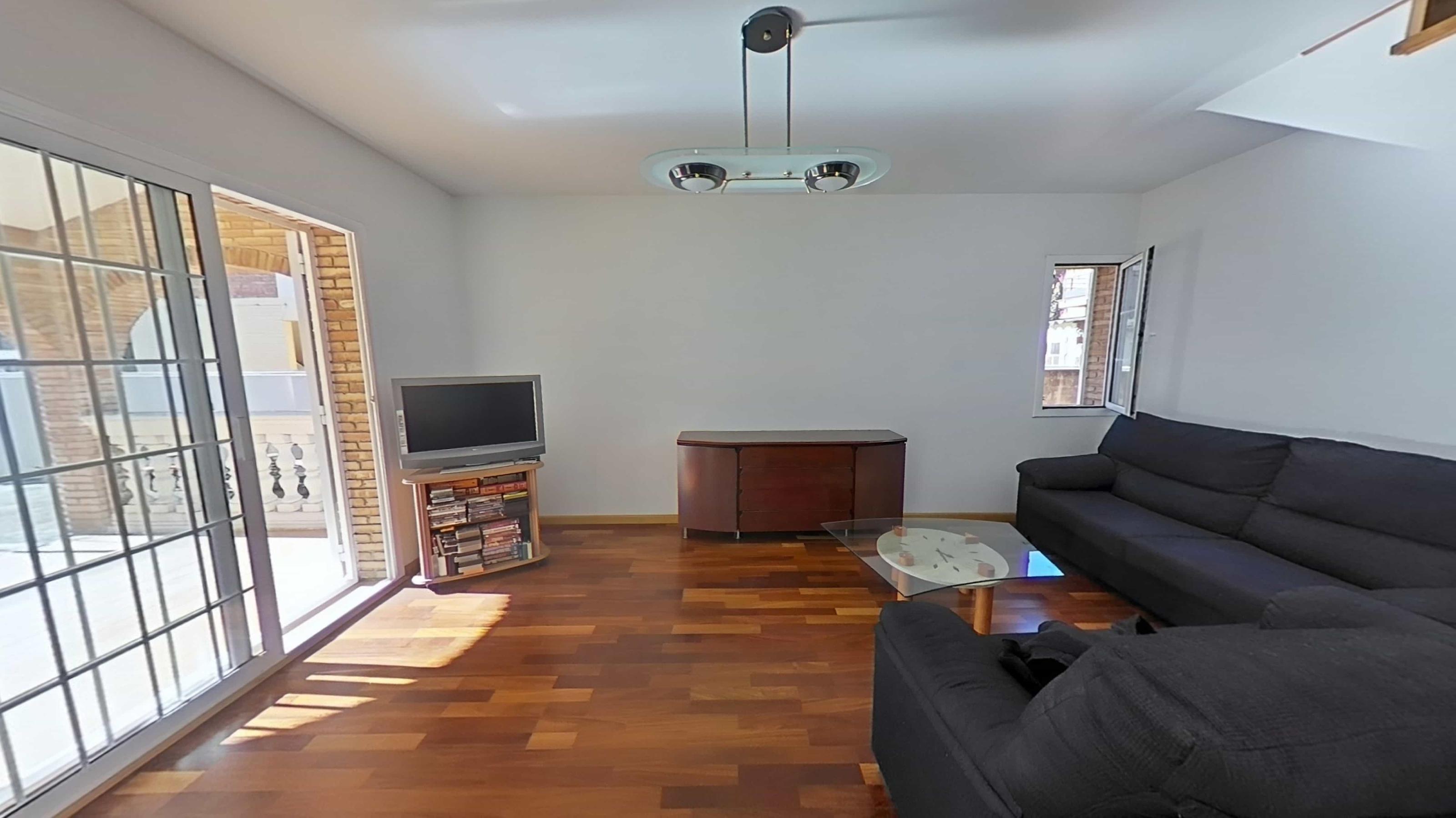 Imagen 2 Casa en venta en Montcada I Reixac / Santa María de Montcada, cerca del parque de Can Olller