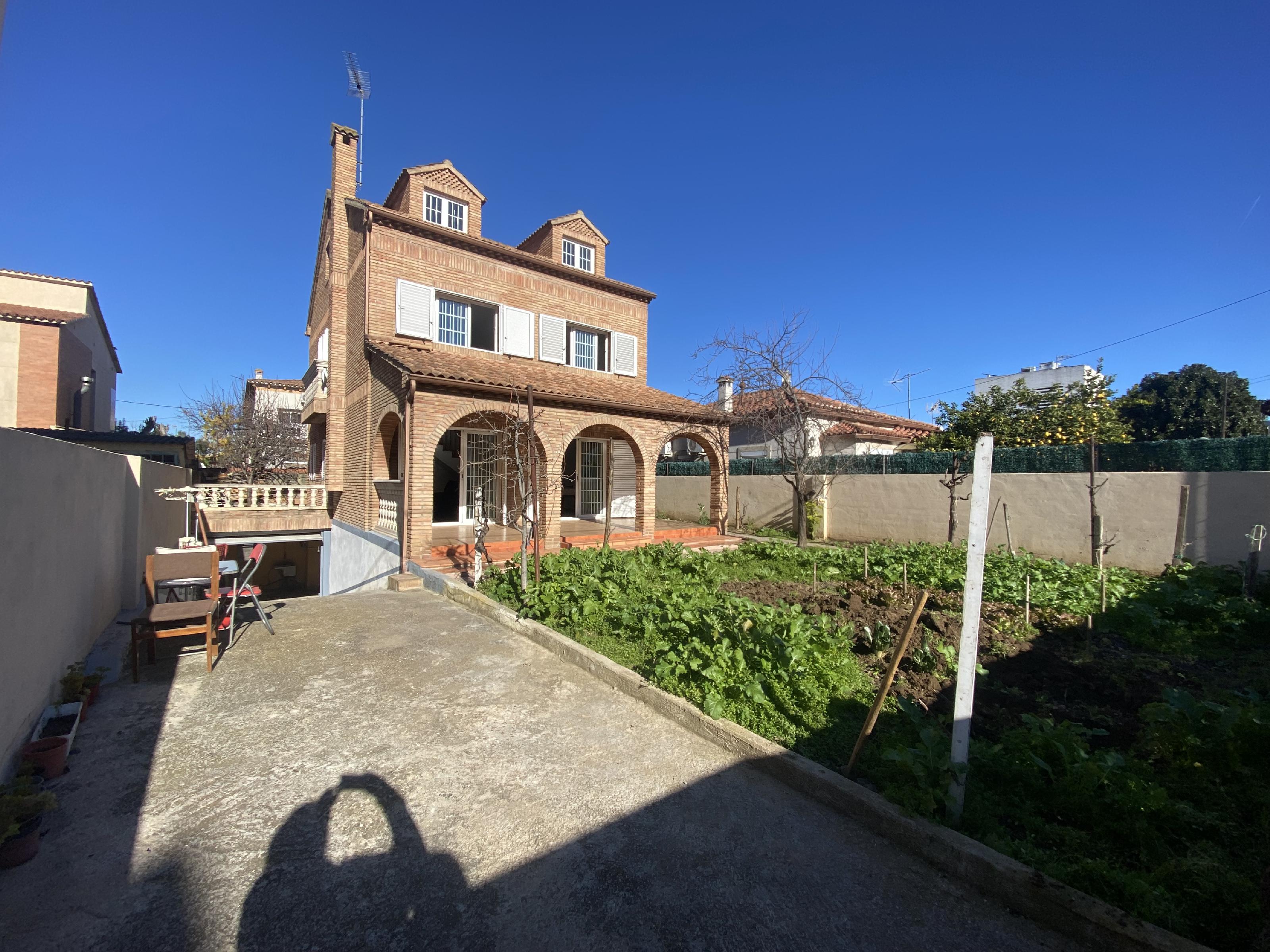 Imagen 1 Casa en venta en Montcada I Reixac / Santa María de Montcada, cerca del parque de Can Olller
