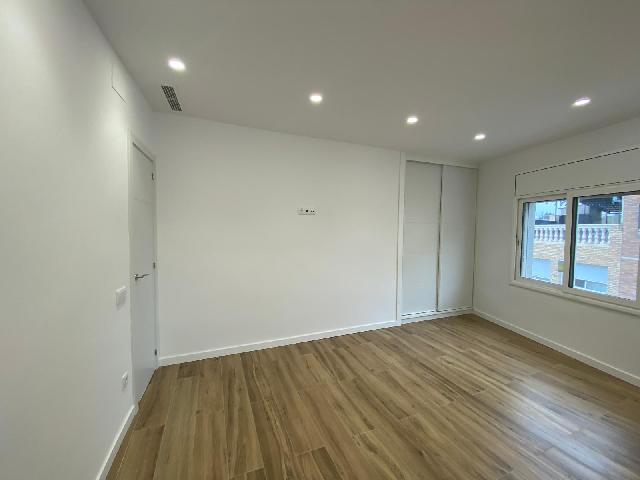 Imagen 2 Inmueble 300626 - Piso en venta en Sabadell / Poblenou junto al centro Civic 