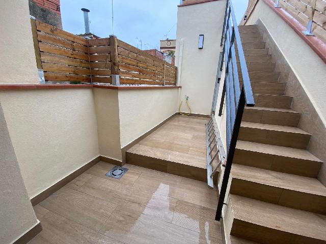 Imagen 3 Inmueble 300626 - Piso en venta en Sabadell / Poblenou junto al centro Civic 