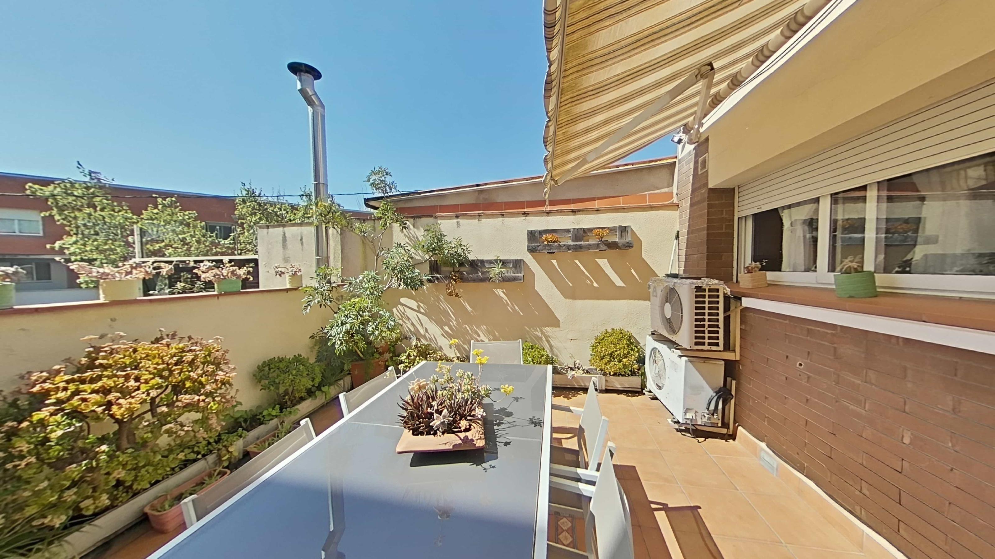 Imagen 18 Casa Adosada en venta en Sabadell / Poblenou junto al centro Civic 