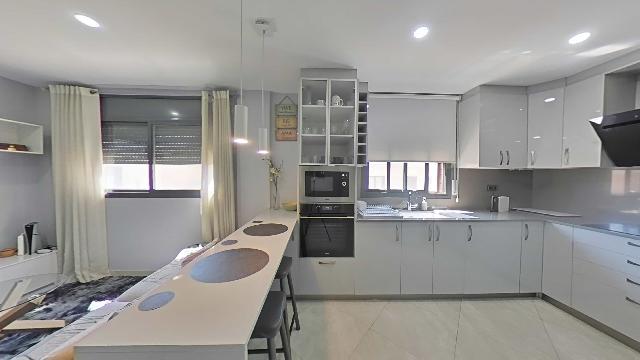 Imagen 3 Inmueble 301946 - Piso en venta en Montcada I Reixac / Junto al Lidl. Finca semi-nueva con parquing incluido.