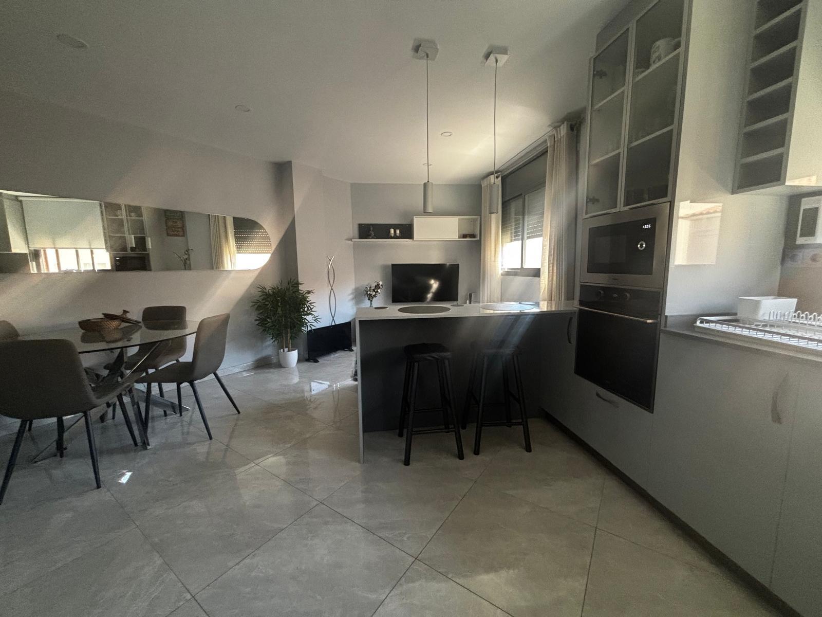 Imagen 2 Piso en venta en Montcada I Reixac / Junto al Lidl. Finca semi-nueva con parquing incluido.