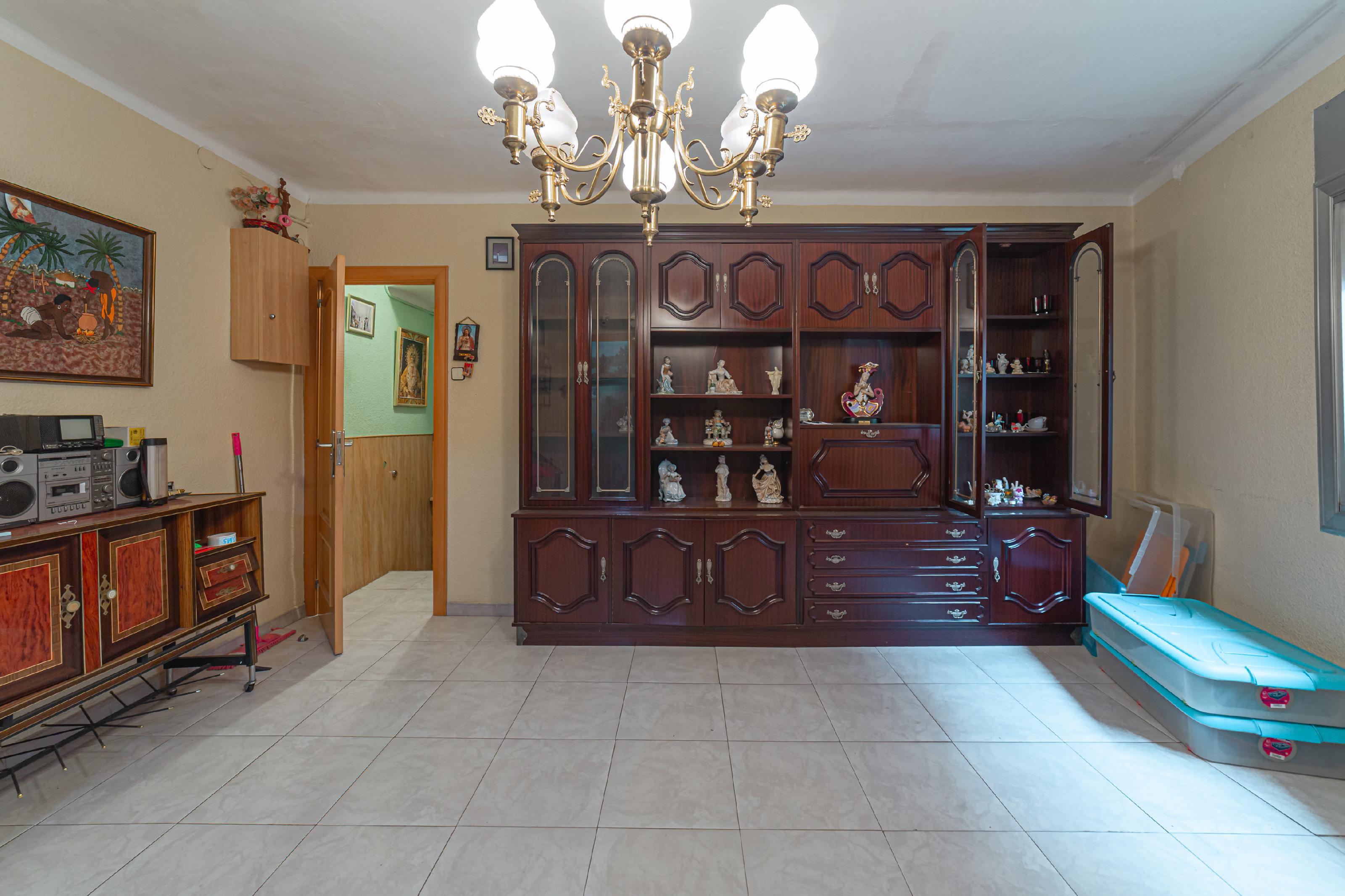 Imagen 4 Casa en venta en Barcelona / Alavarado frente metro L3 Roquetes