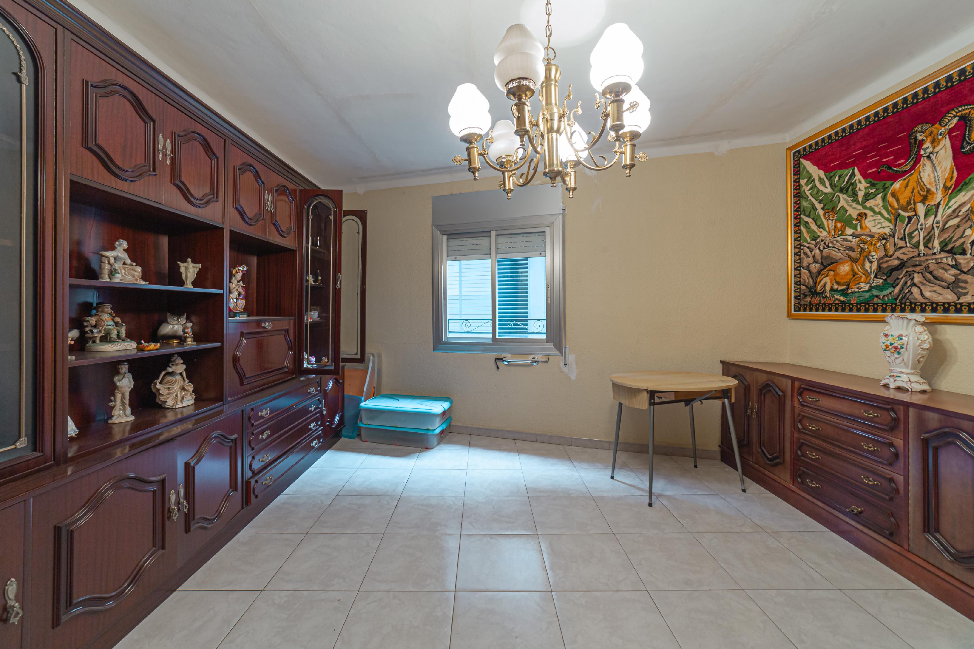 Imagen 5 Casa en venta en Barcelona / Alavarado frente metro L3 Roquetes