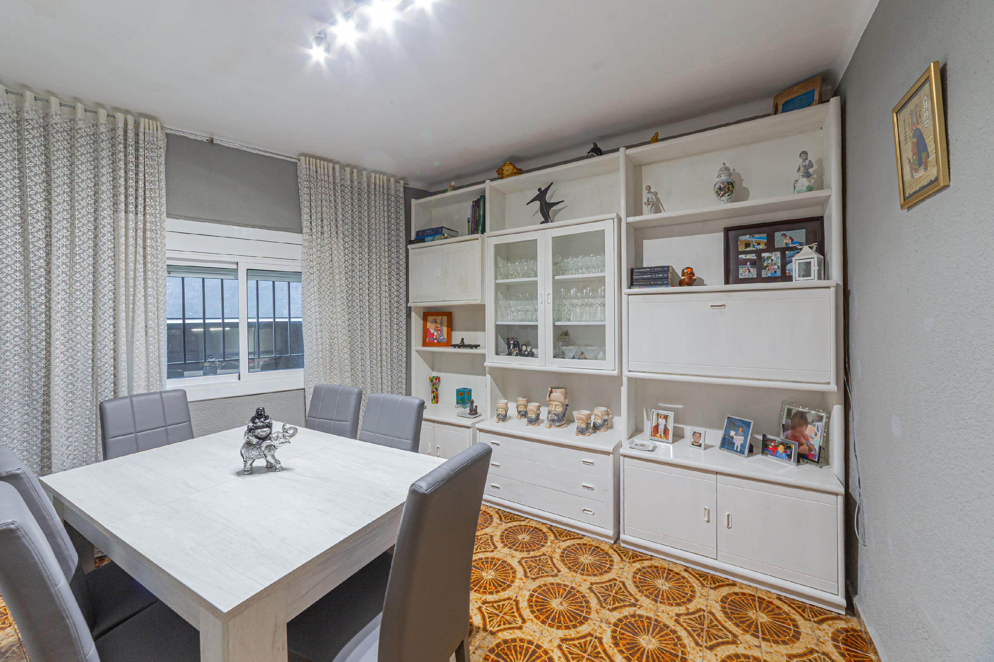 Imagen 18 Casa en venta en Barcelona / Alavarado frente metro L3 Roquetes