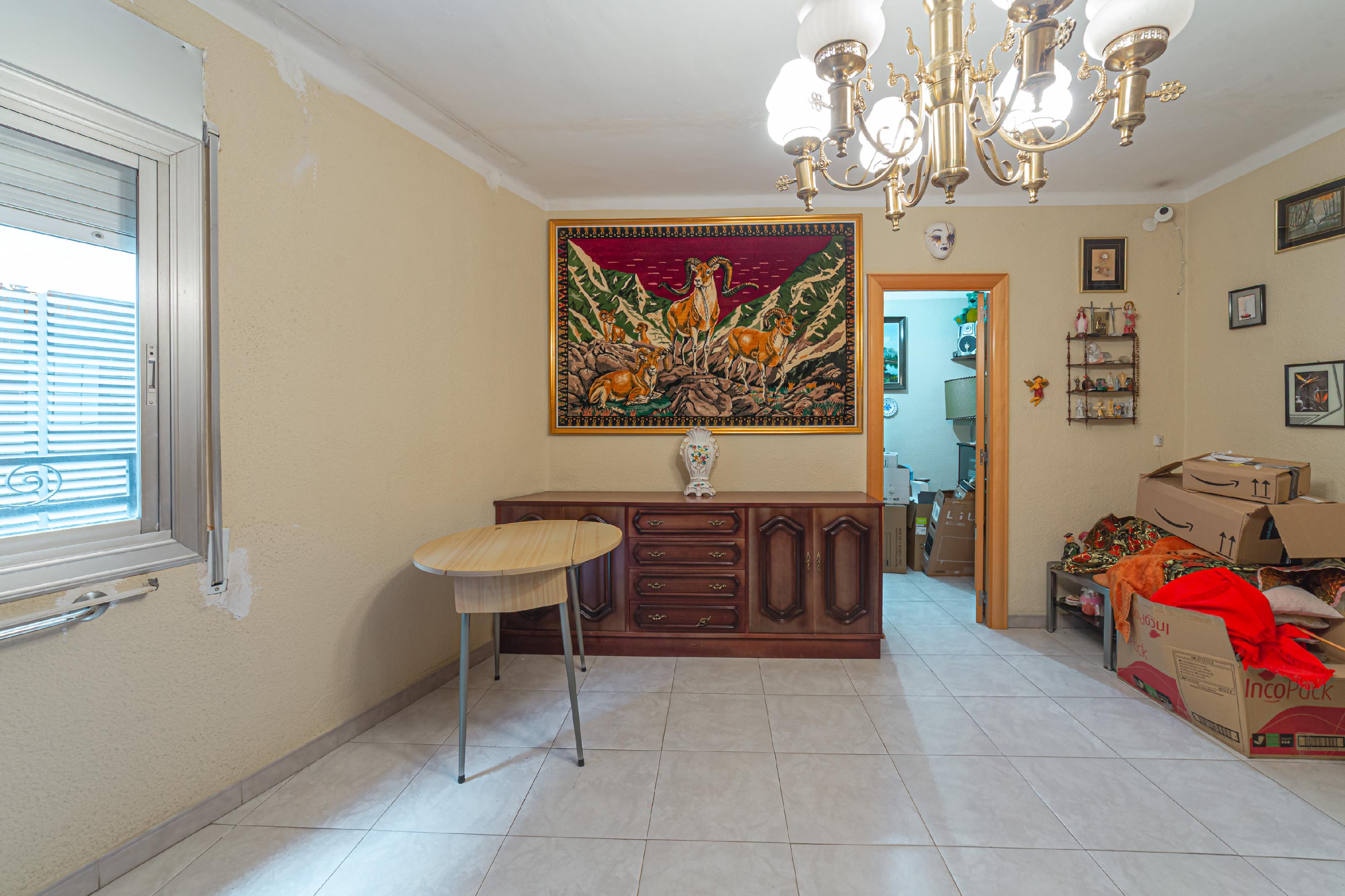 Imagen 21 Casa en venta en Barcelona / Alavarado frente metro L3 Roquetes