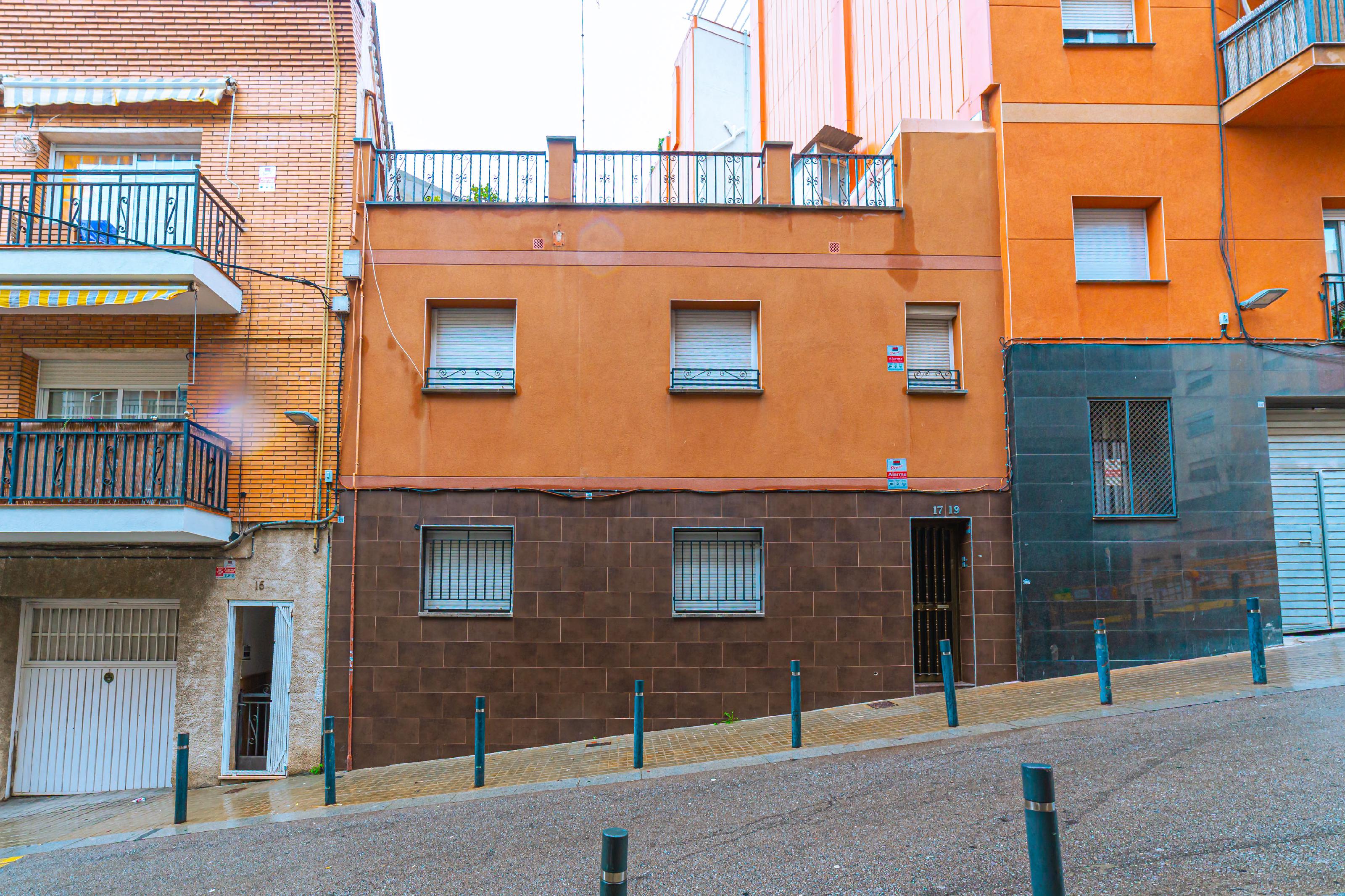 Imagen 35 Casa en venta en Barcelona / Alavarado frente metro L3 Roquetes