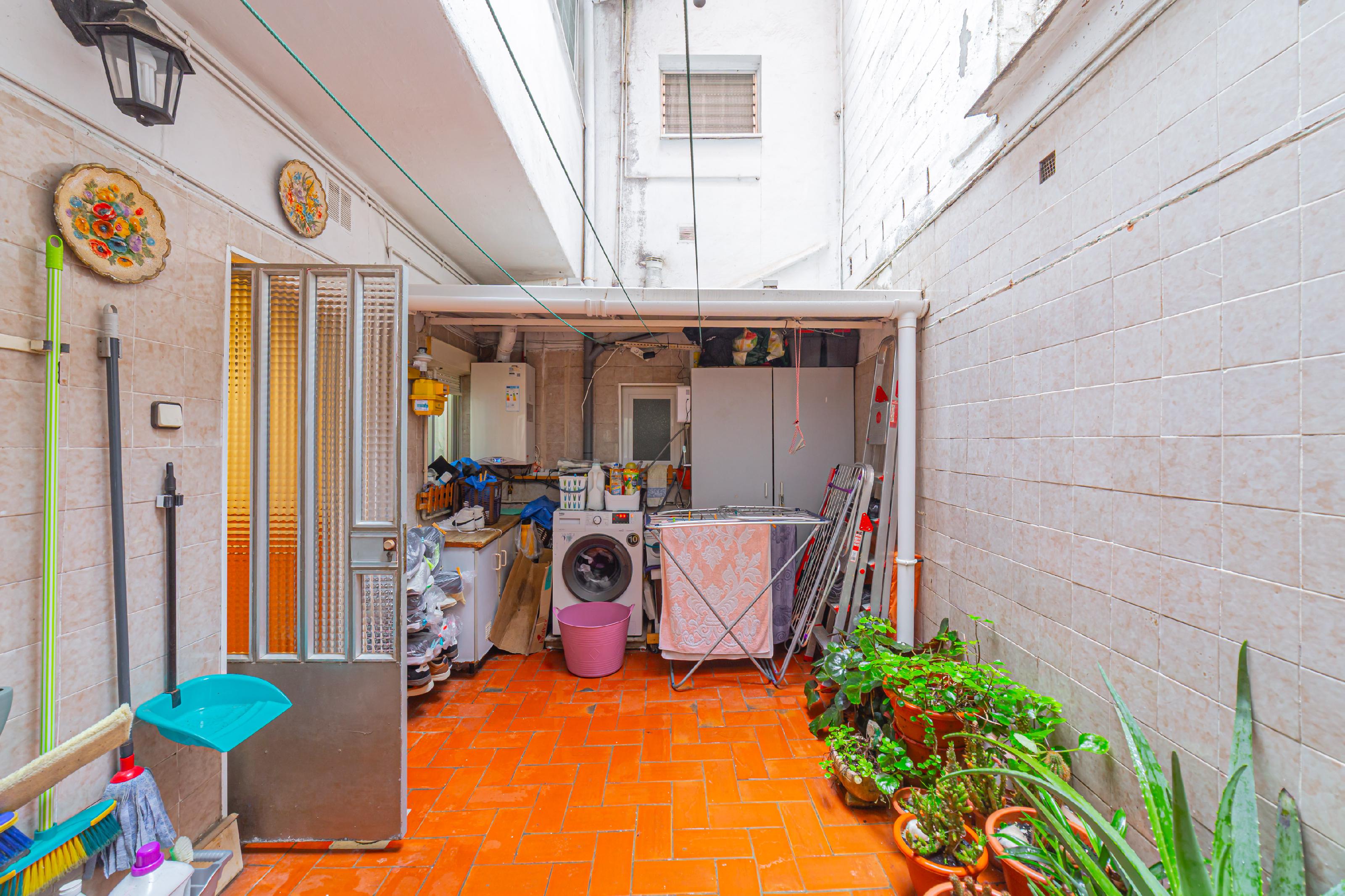 Imagen 33 Casa en venta en Barcelona / Alavarado frente metro L3 Roquetes