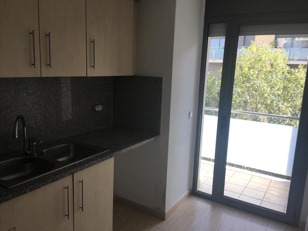 Imagen 4 Piso en venta en Girona / Pis semi-nou de 102m2 al costat del Col·legi Marta Mata