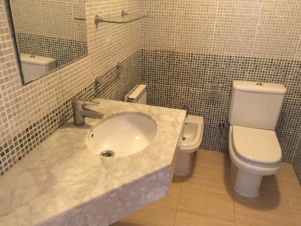 Imagen 14 Piso en venta en Girona / Pis semi-nou de 102m2 al costat del Col·legi Marta Mata