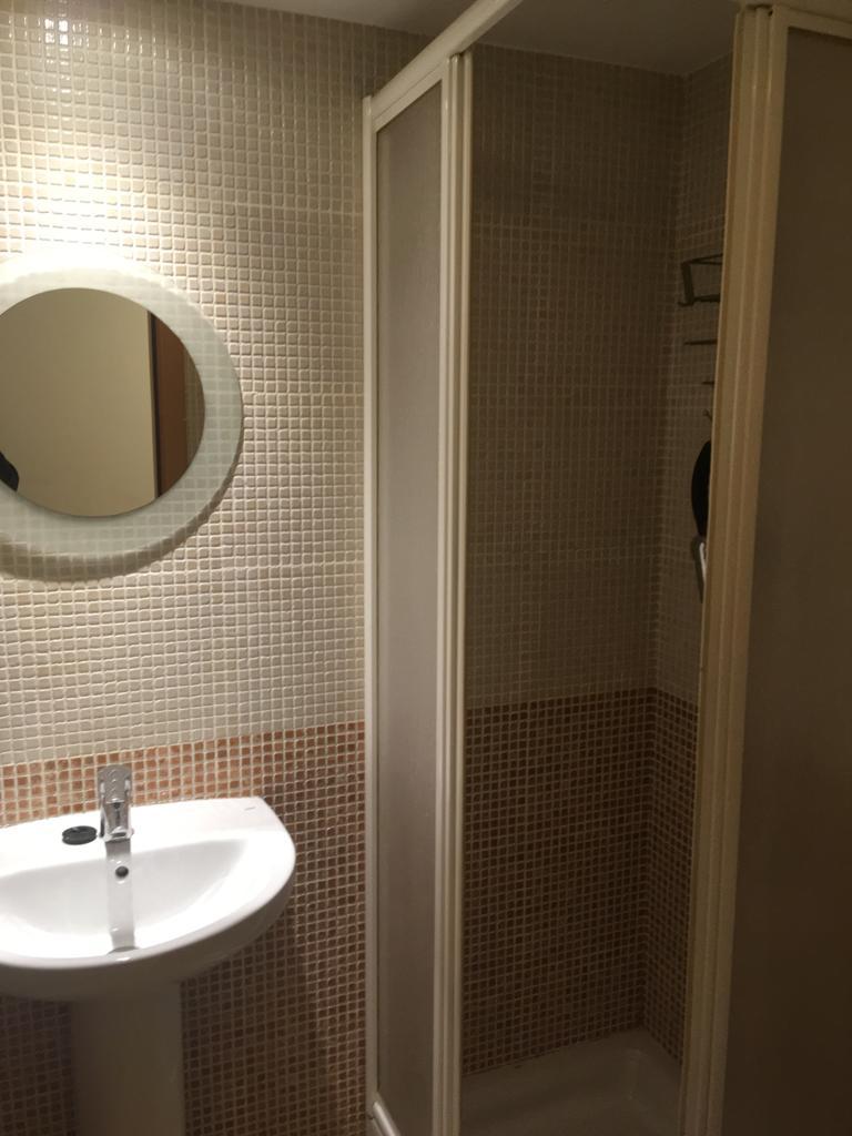 Imagen 18 Piso en venta en Girona / Pis semi-nou de 102m2 al costat del Col·legi Marta Mata