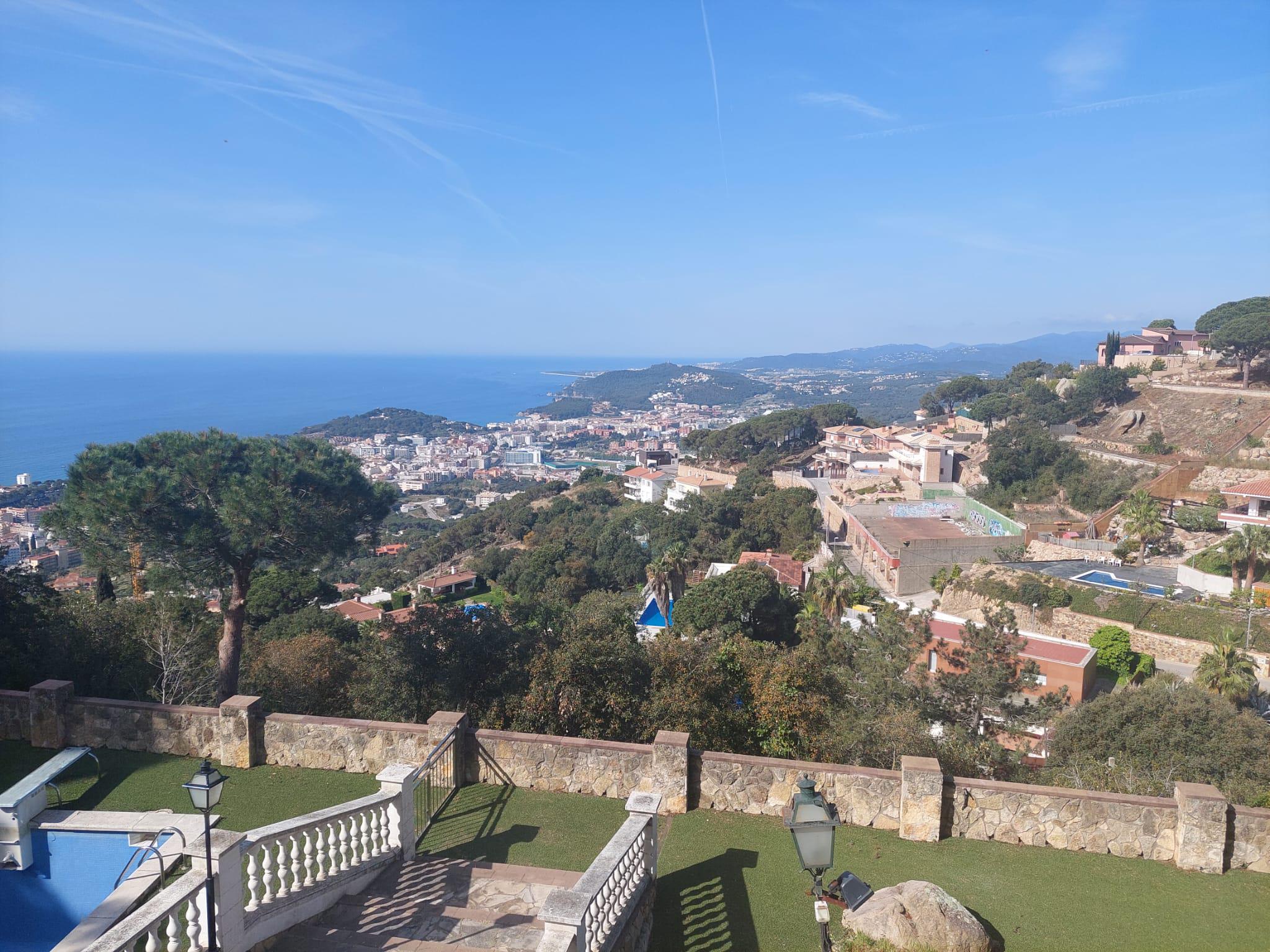 Imagen 2 Casa Aislada en venta en Lloret De Mar / Fantastic Xalet amb vistes panoramiques  a Roca G...