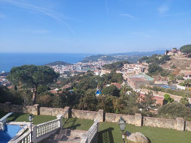 Imagen 2 Inmueble 273923 - Casa Aislada en venta en Lloret De Mar / Fantastic Xalet amb vistes panoramiques  a Roca G...