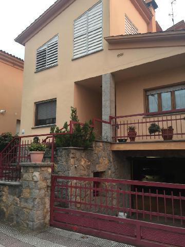 Imagen 2 Inmueble 278385 - Casa Aislada en venta en Girona / Casa unifamiliar de 400m2 construïts a la zona de Palau