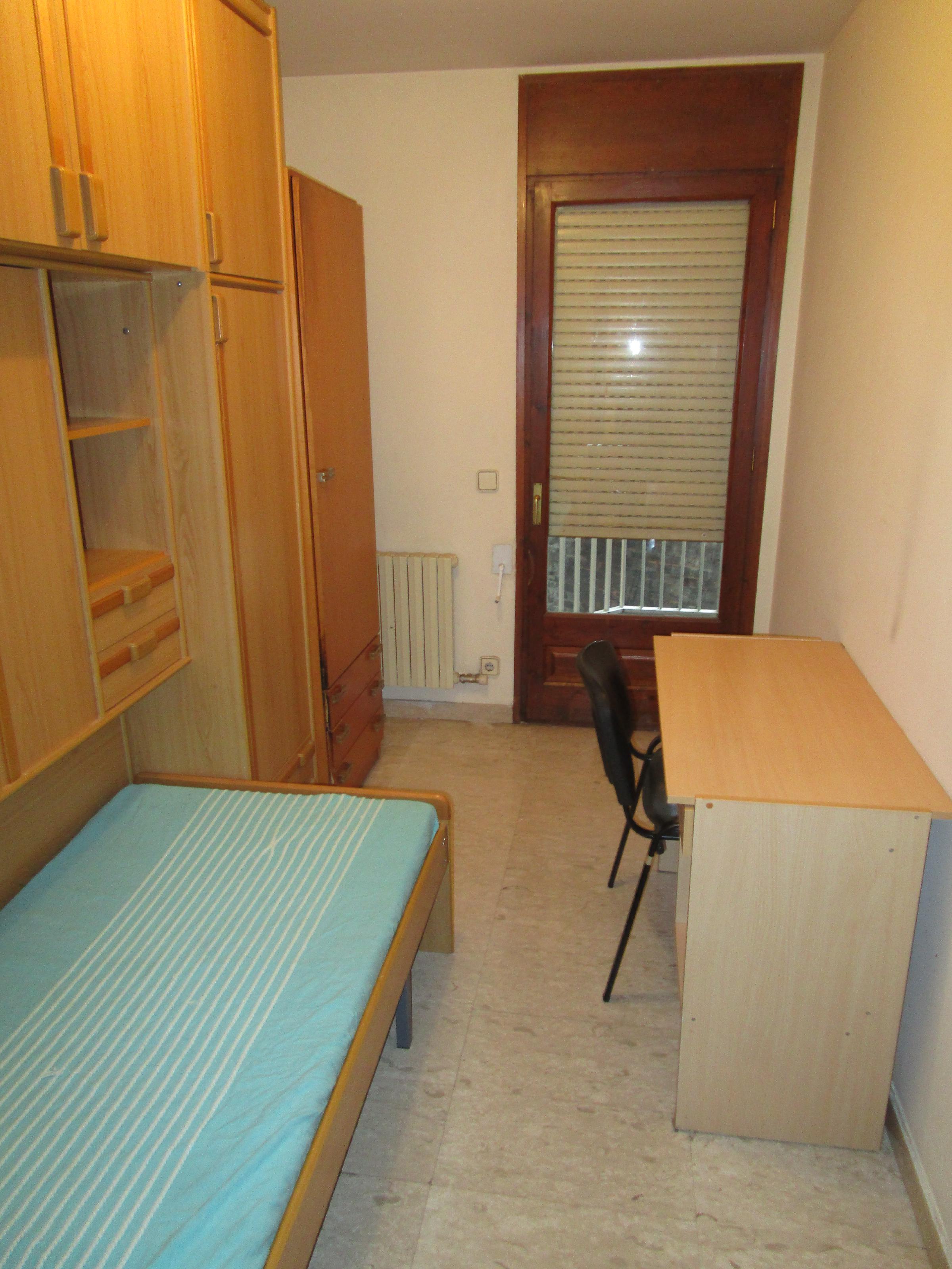 Imagen 16 Piso en venta en Girona / Pis de 207m2 al carrer Francesc Ciurana. 2 finques.