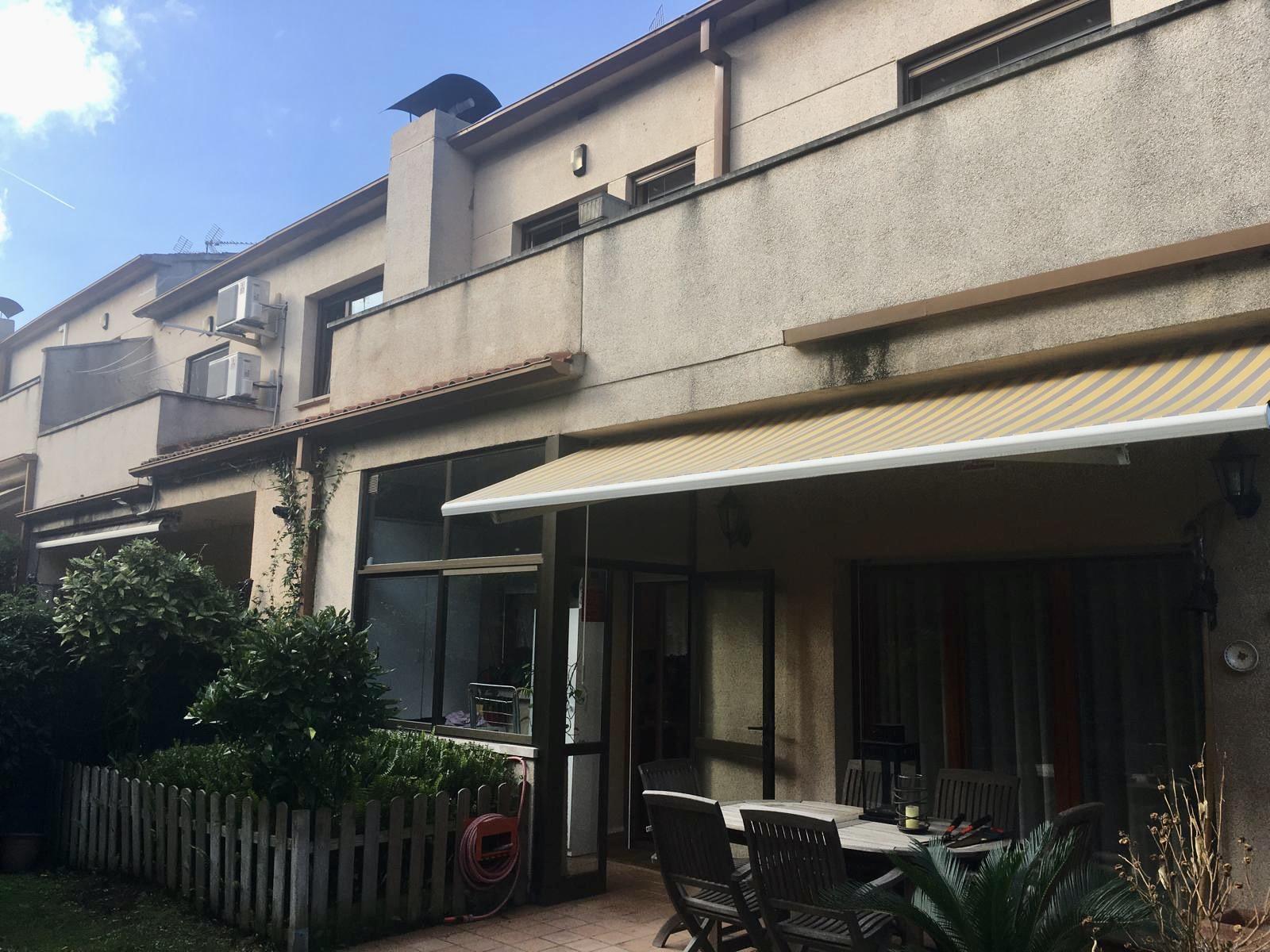 Imagen 9 Casa Adosada en venta en Girona / Casa adosada  esquinera de 234 m² en Palau con jardin