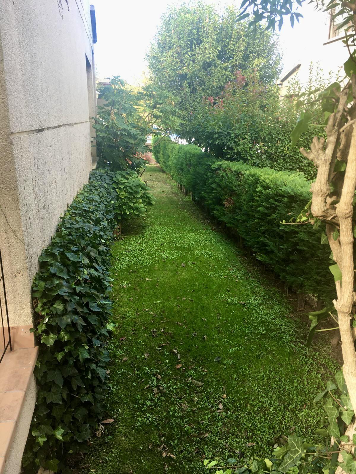 Imagen 5 Casa Adosada en venta en Girona / Casa adosada  esquinera de 234 m² en Palau con jardin