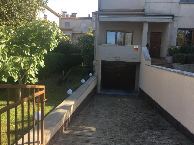 Imagen 2 Inmueble 288228 - Casa Adosada en venta en Girona / Casa adosada  esquinera de 234 m² en Palau con jardin