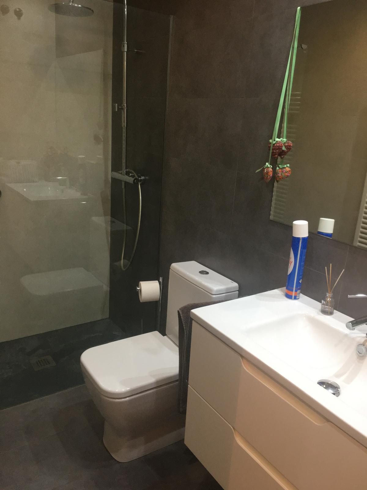 Imagen 27 Casa Adosada en venta en Girona / Casa adosada  esquinera de 234 m² en Palau con jardin