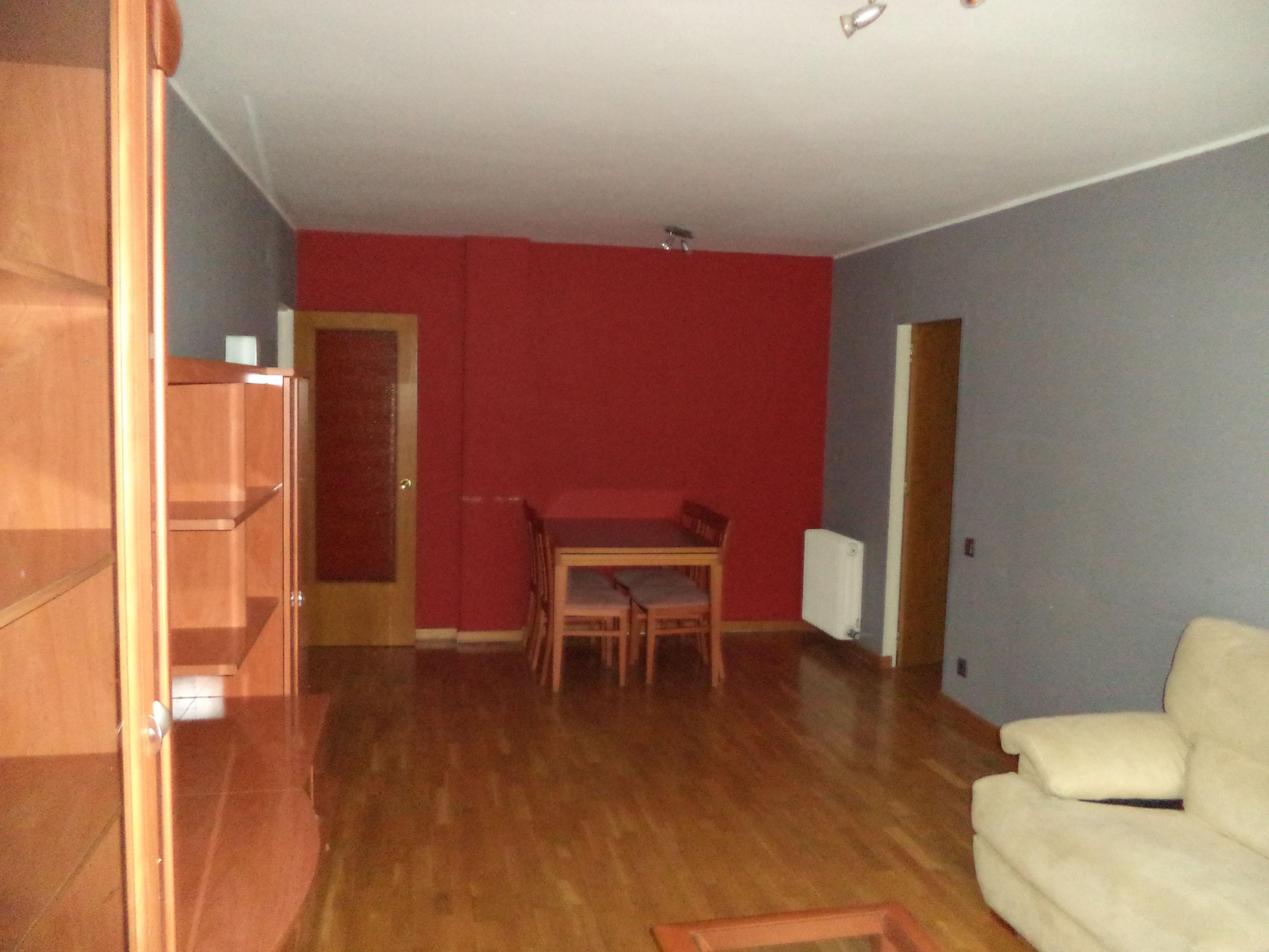 Imagen 2 Piso en venta en Girona /  Pis de 109 m² al costat de l´Institut Sobreques.
