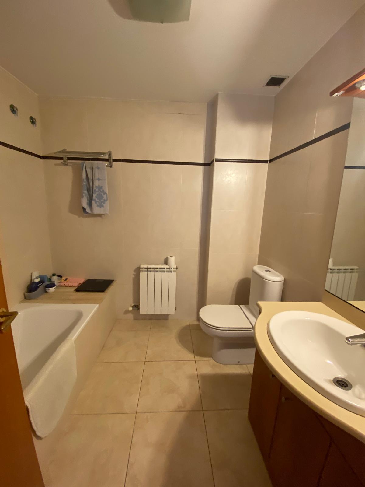 Imagen 27 Casa Adosada en venta en Girona / Chalet adosado de 265m2 al lado de Euses