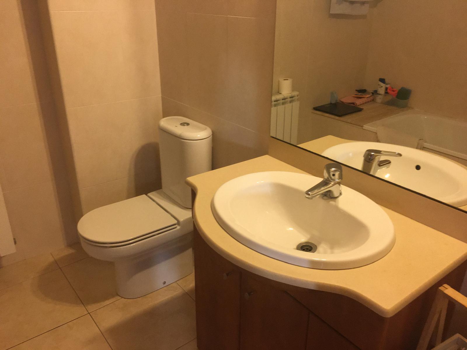 Imagen 28 Casa Adosada en venta en Girona / Chalet adosado de 265m2 al lado de Euses