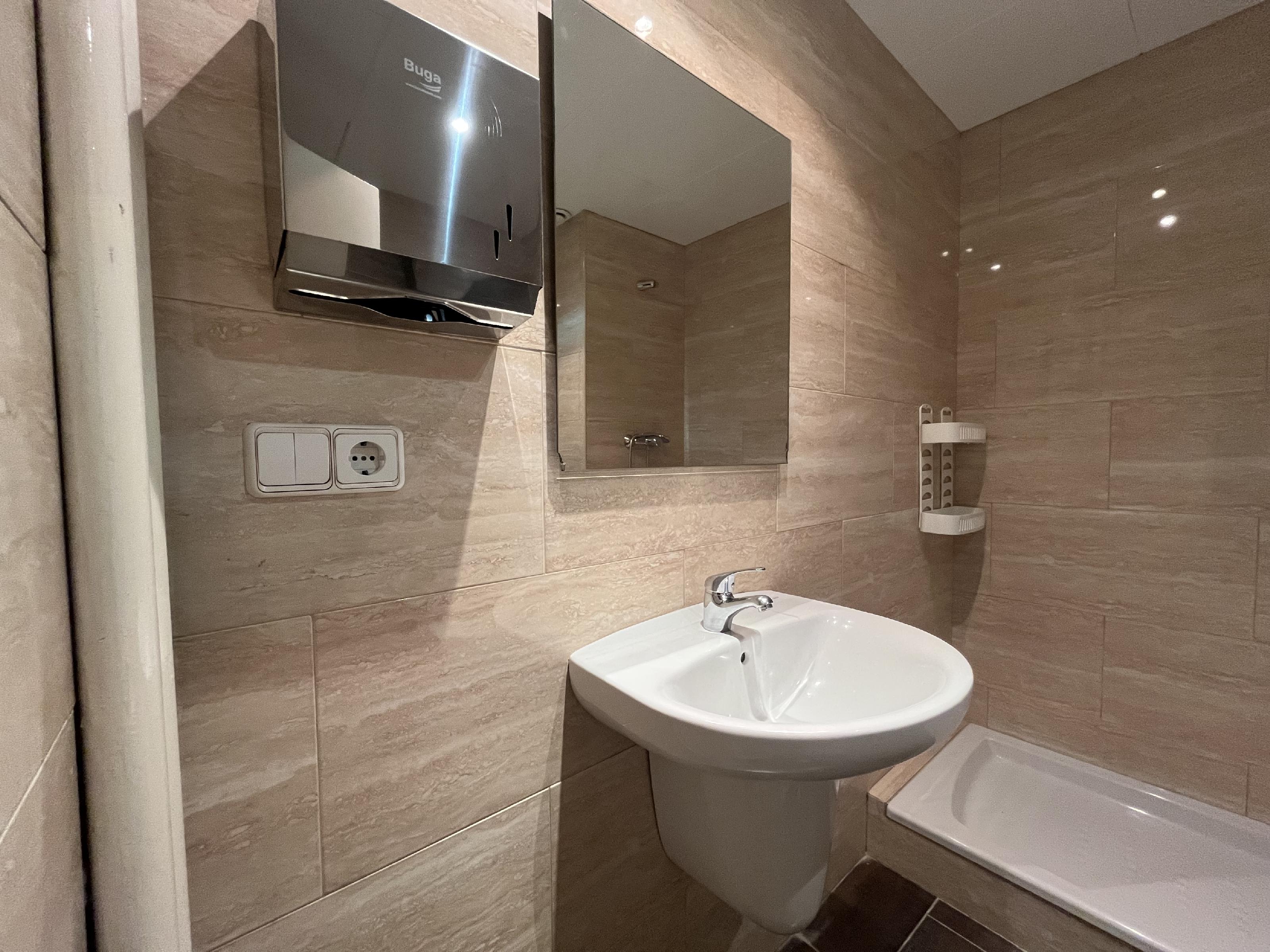 Imagen 16 Piso en venta en Girona / Pis de 105m2 al costat del Masmitjà. Amb parking.