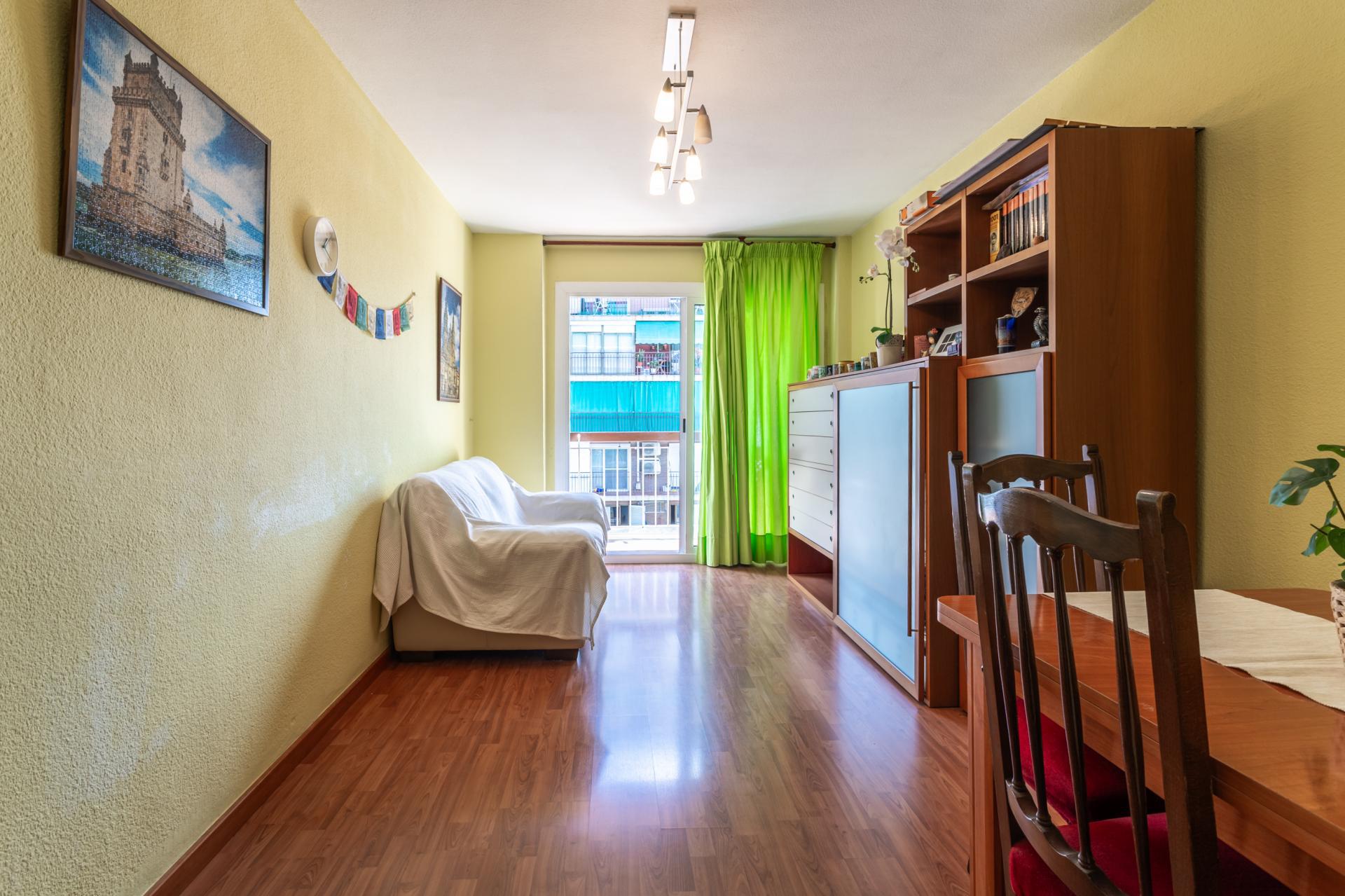 Imagen 6 Piso en venta en Hospitalet De Llobregat L´ / Junto metro L1 Can Serra