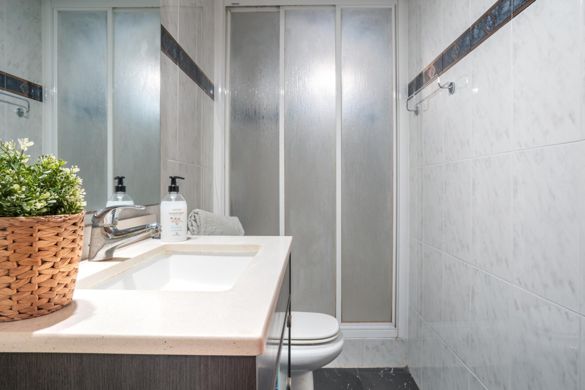 Imagen 11 Piso en venta en Hospitalet De Llobregat L´ / Junto metro L1 Can Serra