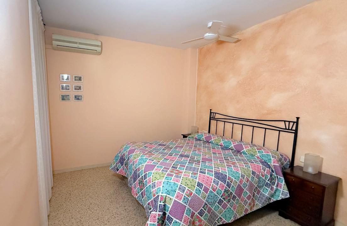 Imagen 12 Piso en venta en Cornellà De Llobregat / Junto Can Mercader