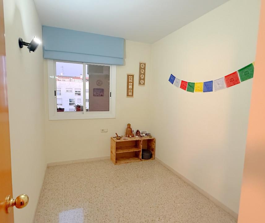 Imagen 15 Piso en venta en Cornellà De Llobregat / Junto Can Mercader