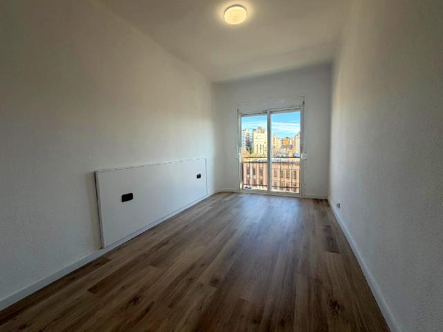 Imagen 5 Inmueble 300350 - Piso en venta en Hospitalet De Llobregat (L´) / Junto Rambla Just Oliveras