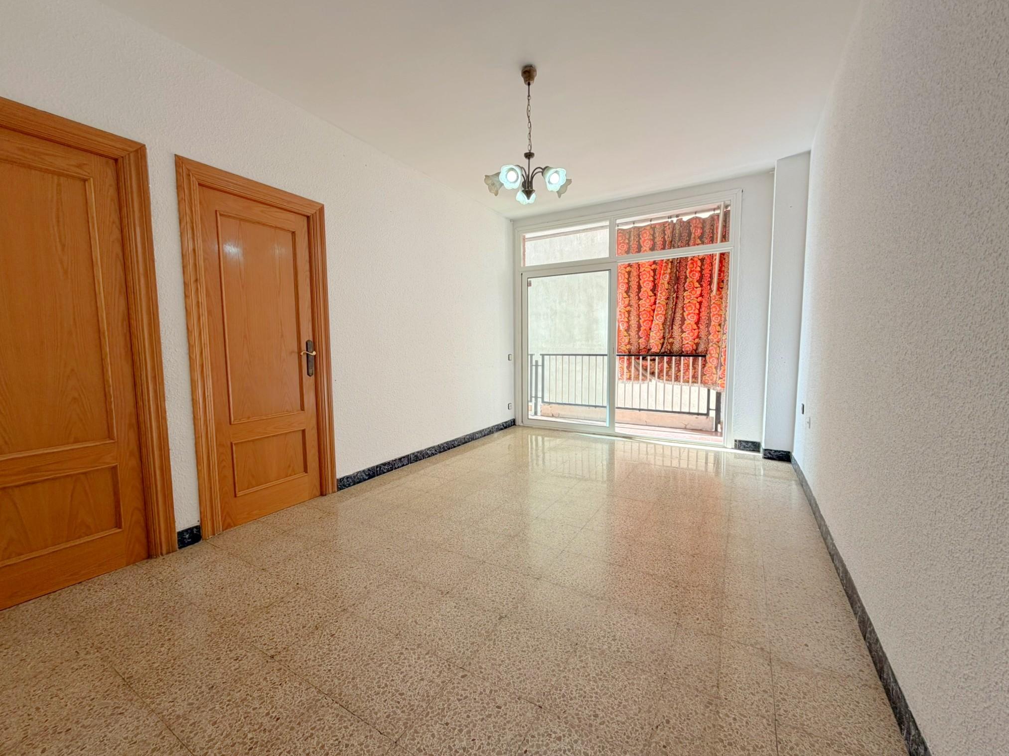 Imagen 1 Piso en venta en Hospitalet De Llobregat L´ / Junto Metro L1 Santa Eulalia