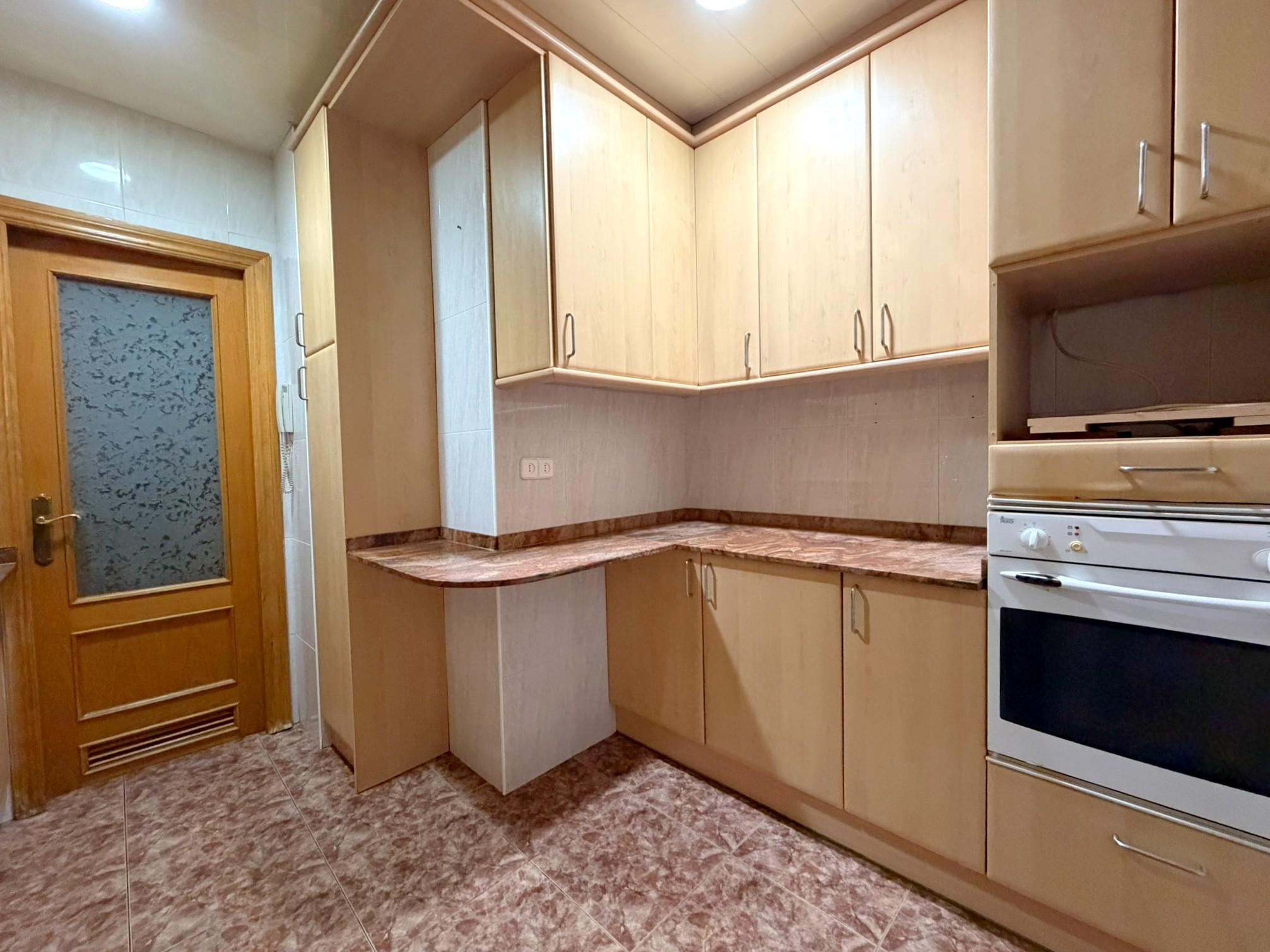 Imagen 9 Piso en venta en Hospitalet De Llobregat L´ / Junto Metro L1 Santa Eulalia