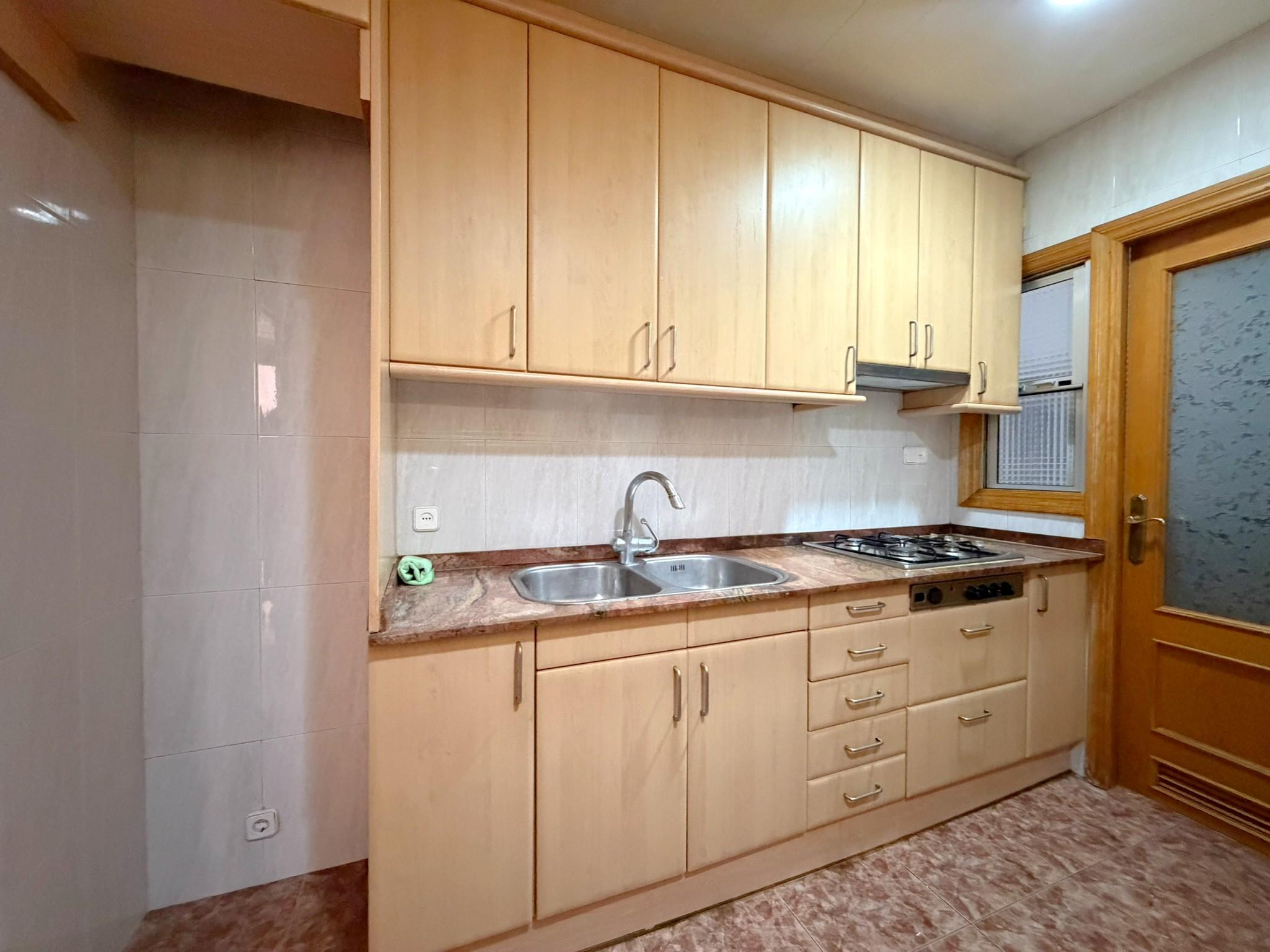 Imagen 10 Piso en venta en Hospitalet De Llobregat L´ / Junto Metro L1 Santa Eulalia