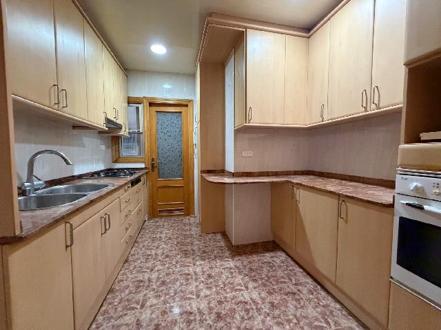 Imagen 3 Inmueble 300745 - Piso en venta en Hospitalet De Llobregat (L´) / Junto Metro L1 Santa Eulalia